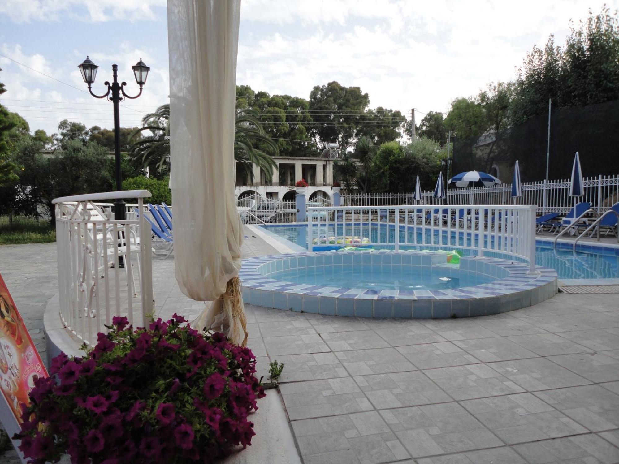 Tsolakis Studios & Apartments 라가나스 외부 사진